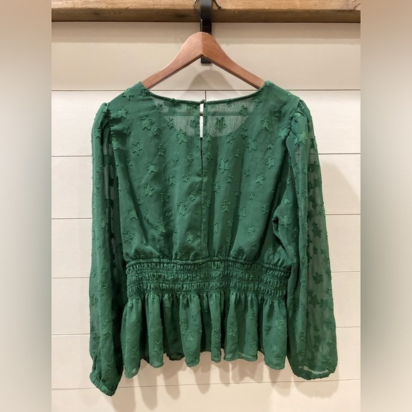 Torrid Women’s Green Chiffon Star Blouse- size 2 - Picture 6 of 8